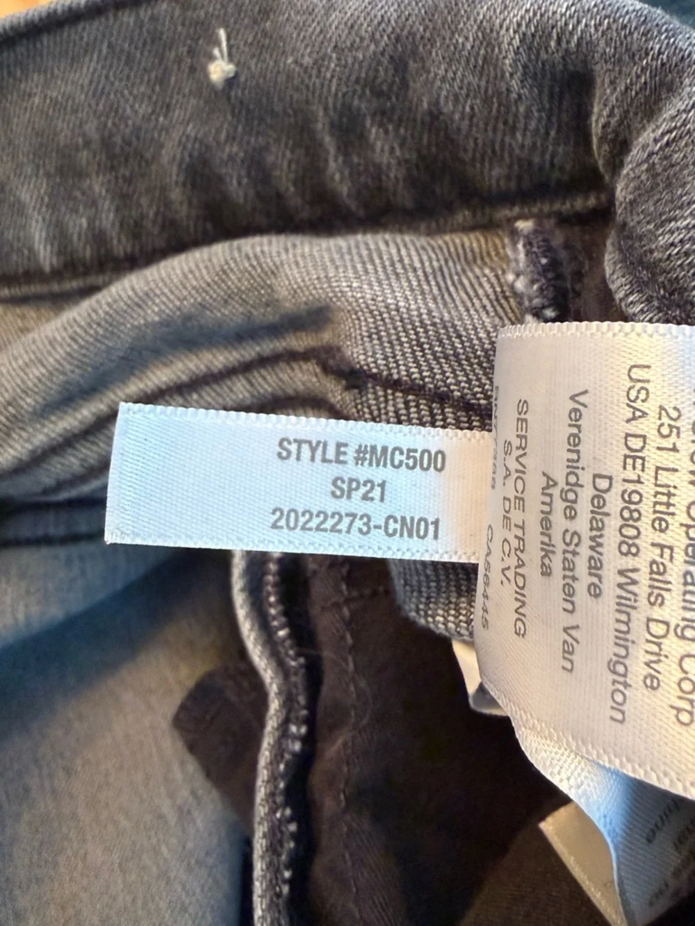 Madewell The Perfect Vintage Jean in Connell Wash: Ripped Edition 27 High-Rise - Picture 13 of 13
